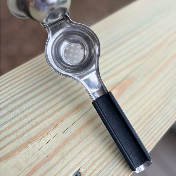 IKEA SYLVASS Lemon Squeezer - Durable Stainless Steel with Ergonomic Grip - Picture 5 of 14